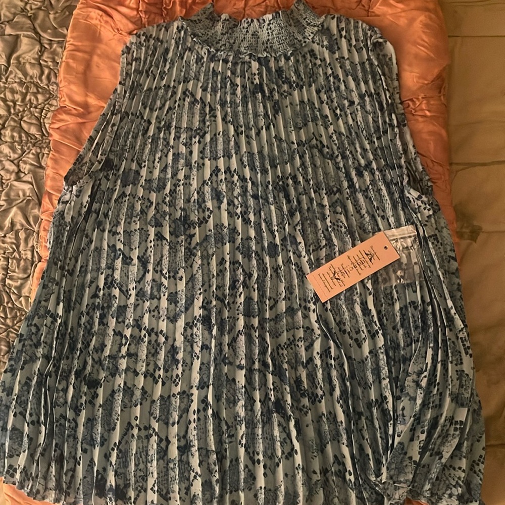 NANETTE LEPORE Blue High Neck Lightweight Pleated Sleeveless Top NWT |